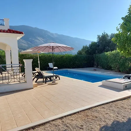 Villa Petra In *
