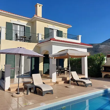 Petra In Villa Karavados